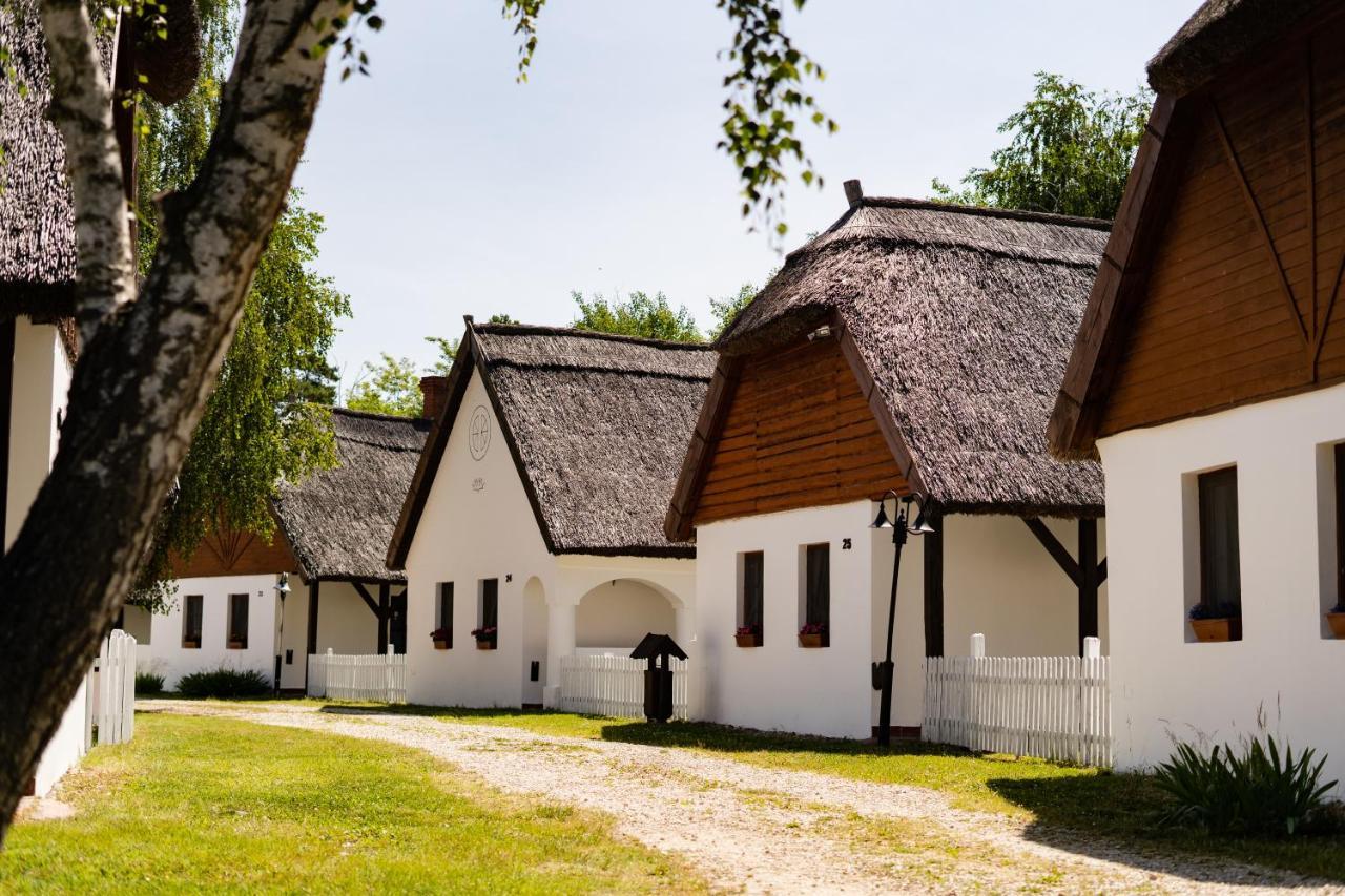 Bohem Birtok Es Csarda Hotel Zamardi Bagian luar foto