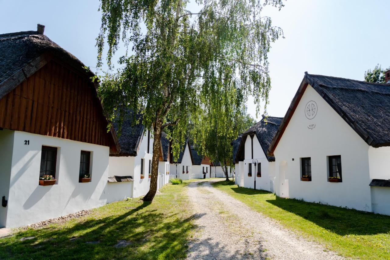 Bohem Birtok Es Csarda Hotel Zamardi Bagian luar foto