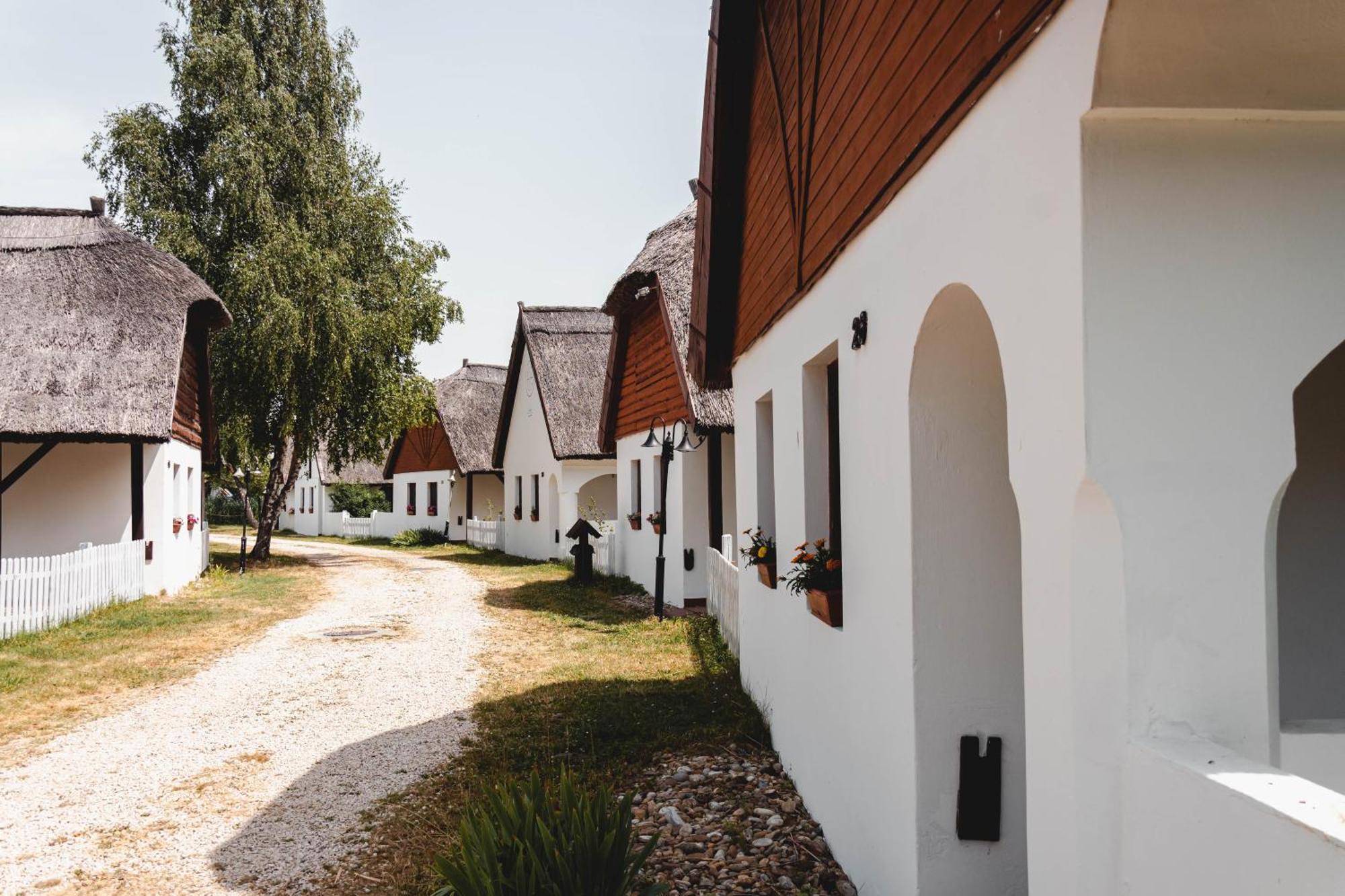 Bohem Birtok Es Csarda Hotel Zamardi Bagian luar foto