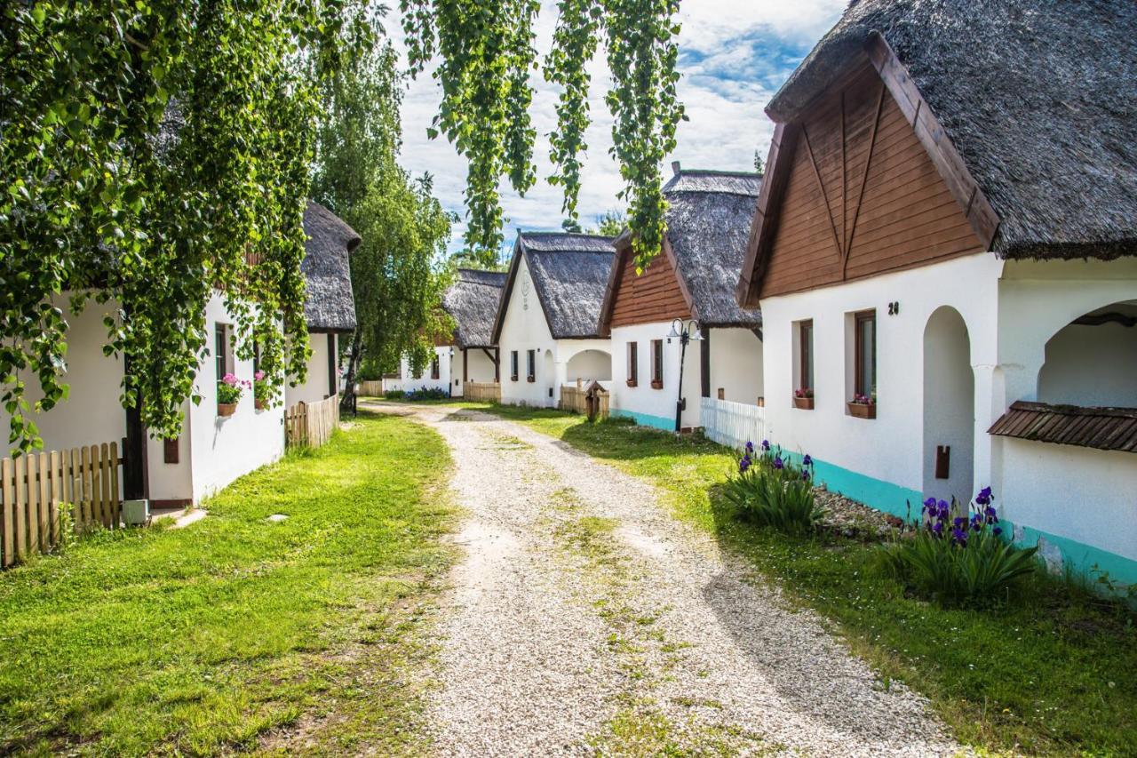 Bohem Birtok Es Csarda Hotel Zamardi Bagian luar foto